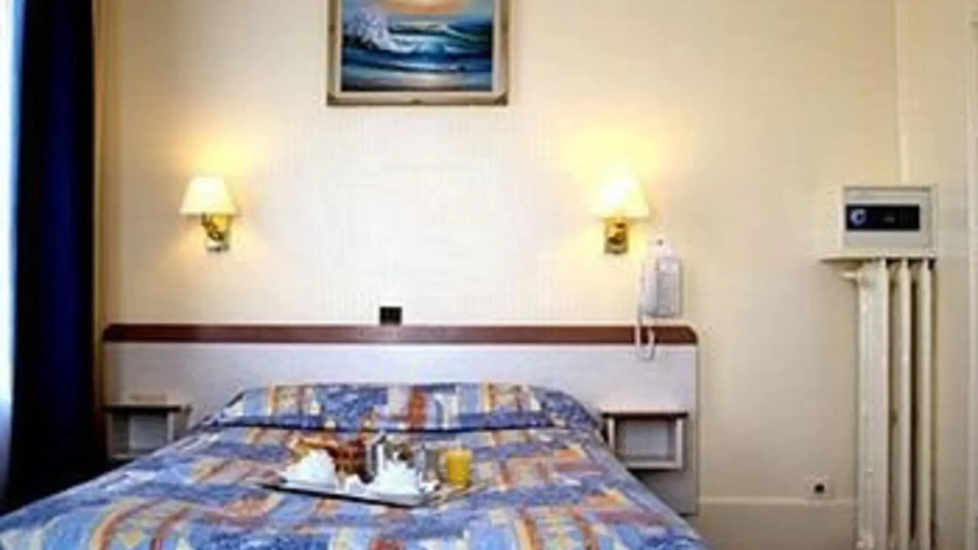 **  Avenir Hotel Paris France