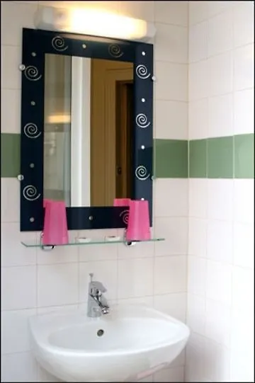 **  Avenir Hotel Paris France